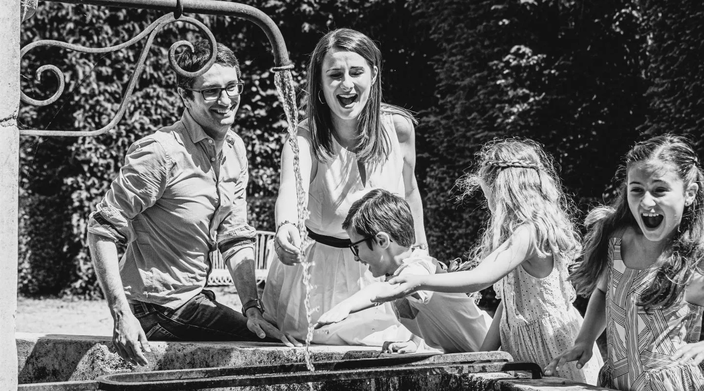 photo de famille. Image index séance lifestyle famille couple avec photographe pro a Caen normandie