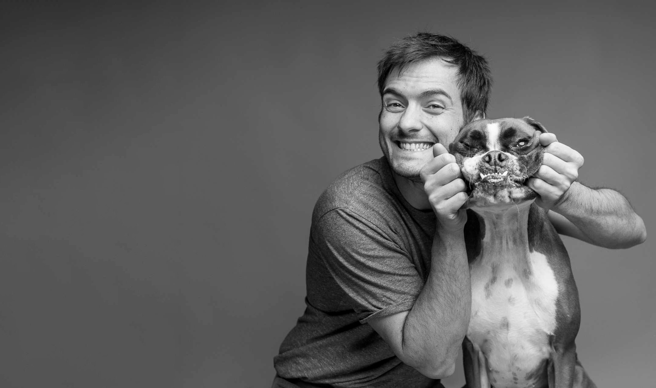 illustration photographie cyril alix photographe de mariage avec son chien lalie